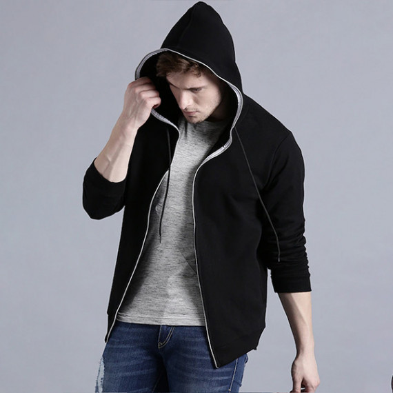 https://wayedge.in/products/men-black-solid-hooded-sweatshirt
