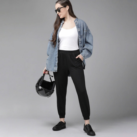 https://wayedge.in/products/women-black-solid-straight-fit-cropped-joggers