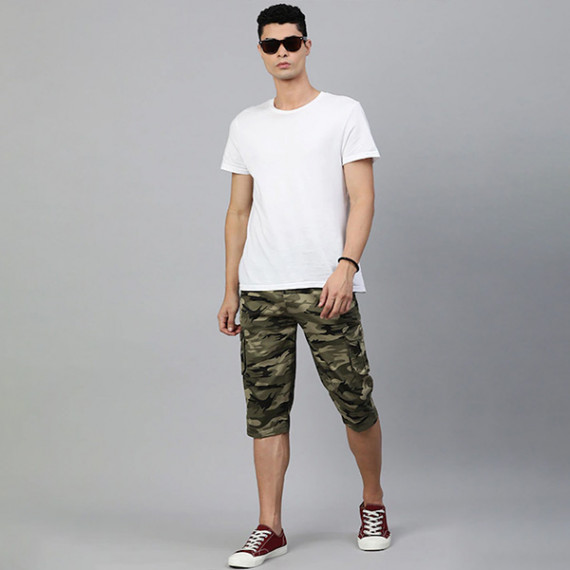 https://wayedge.in/products/men-olive-green-beige-camouflage-printed-pure-cotton-34th-cargo-shorts